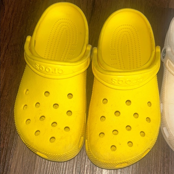 Crocs bundle white/yellow size 5 youth/ 7 women - Picture 3 of 12